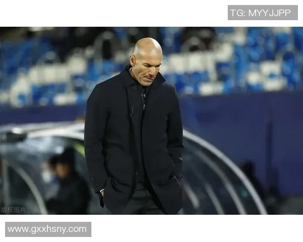 克罗斯：从足球天才到战术大师的成长之路与影响力解析